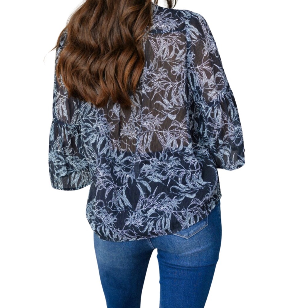 Stylish 3/4 Sleeve Printed Button-Up Blouse - Picture 2 of 2